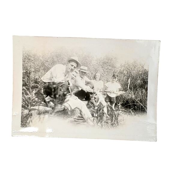 Vtg Friends at Itasca State Park Original Monochrome Photo 1946 Found Snapshot - Picture 1 of 4